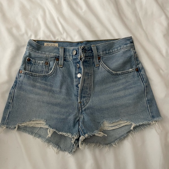 Levi’s 501 Light Blue Frayed Denim Short - Picture 1 of 10
